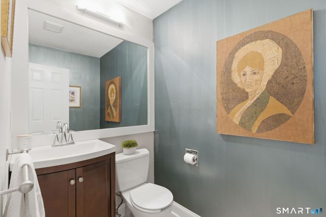 32 Southbridge Court, Simsbury, CT 06070