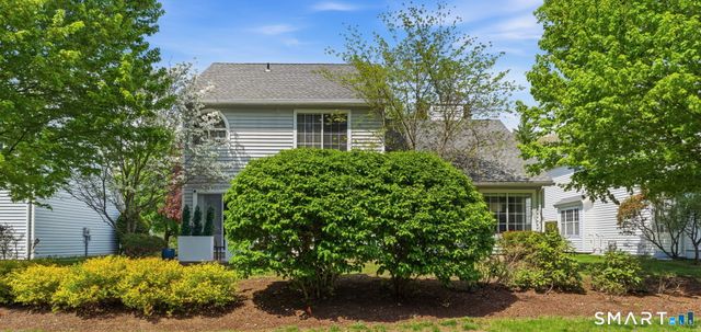 32 Southbridge Court, Simsbury, CT 06070