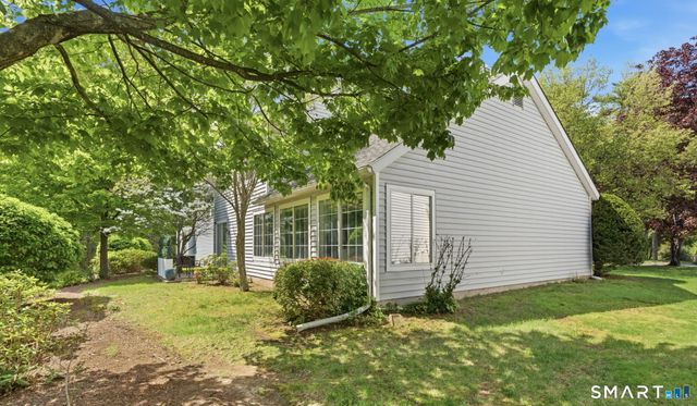 32 Southbridge Court, Simsbury, CT 06070