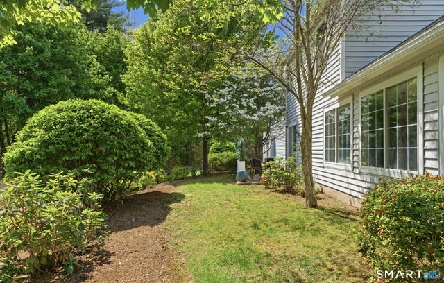 32 Southbridge Court, Simsbury, CT 06070