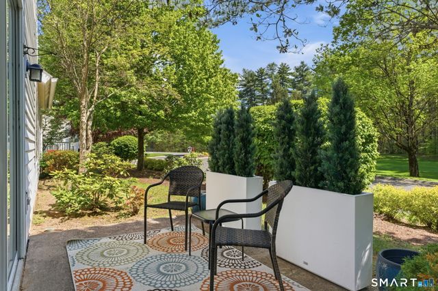 32 Southbridge Court, Simsbury, CT 06070