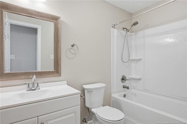208 LakeTree Boulevard, Spring Lake, NC 28390