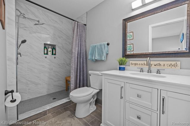 4687 Fairway Court, Waterford Charter Township, MI 48328