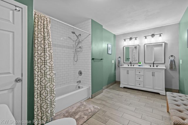 4687 Fairway Court, Waterford Charter Township, MI 48328