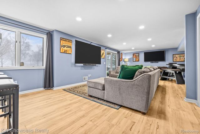 4687 Fairway Court, Waterford Charter Township, MI 48328