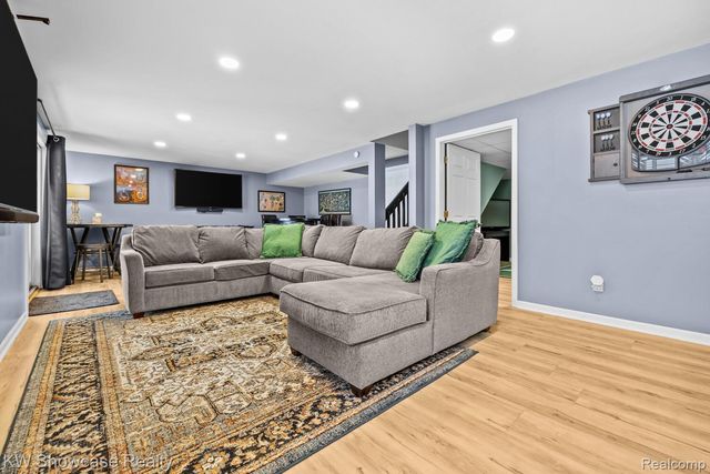 4687 Fairway Court, Waterford Charter Township, MI 48328