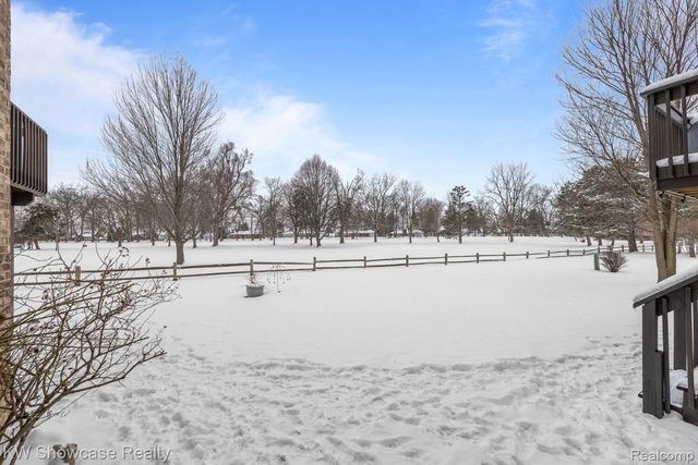 4687 Fairway Court, Waterford Charter Township, MI 48328