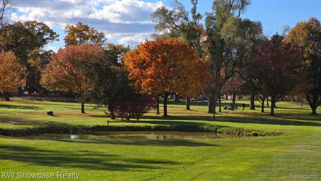 4687 Fairway Court, Waterford Charter Township, MI 48328