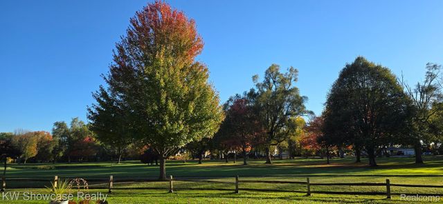 4687 Fairway Court, Waterford Charter Township, MI 48328