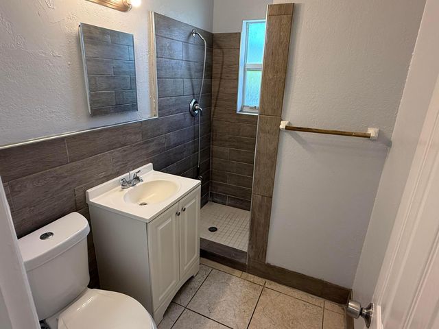 3300 Broadway Avenue 6, West Palm Beach, FL 33407