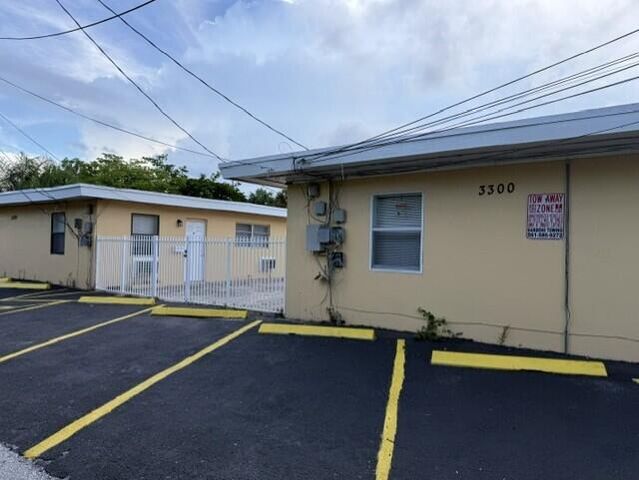 3300 Broadway Avenue 6, West Palm Beach, FL 33407