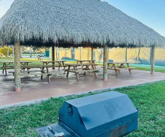 5160 Las Verdes Circle 103, Delray Beach, FL 33484