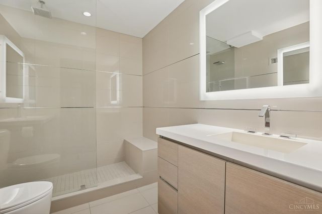 2200 Victory Parkway, Cincinnati, OH 45206