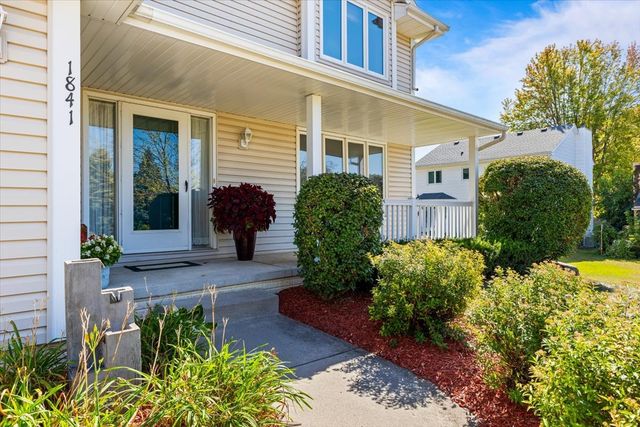 1841 NW 89th Court, Clive, IA 50325