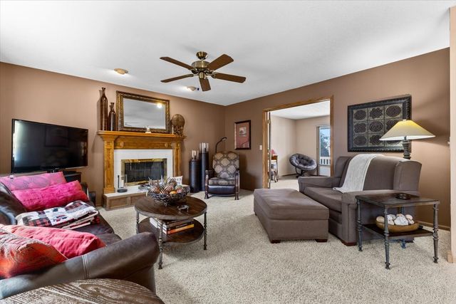 1841 NW 89th Court, Clive, IA 50325