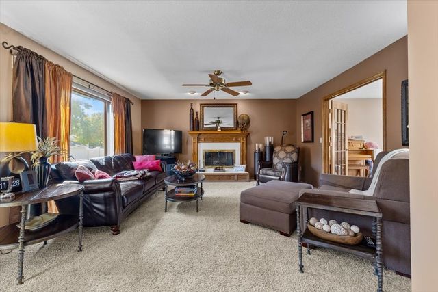 1841 NW 89th Court, Clive, IA 50325