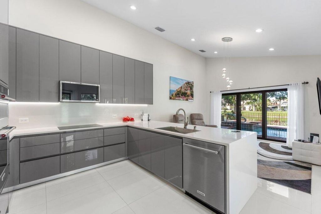 Image 12 of property listing at 23419 Mirabella Circle S, Boca Raton, FL 33433