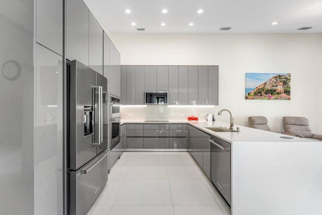 Image 14 of property listing at 23419 Mirabella Circle S, Boca Raton, FL 33433