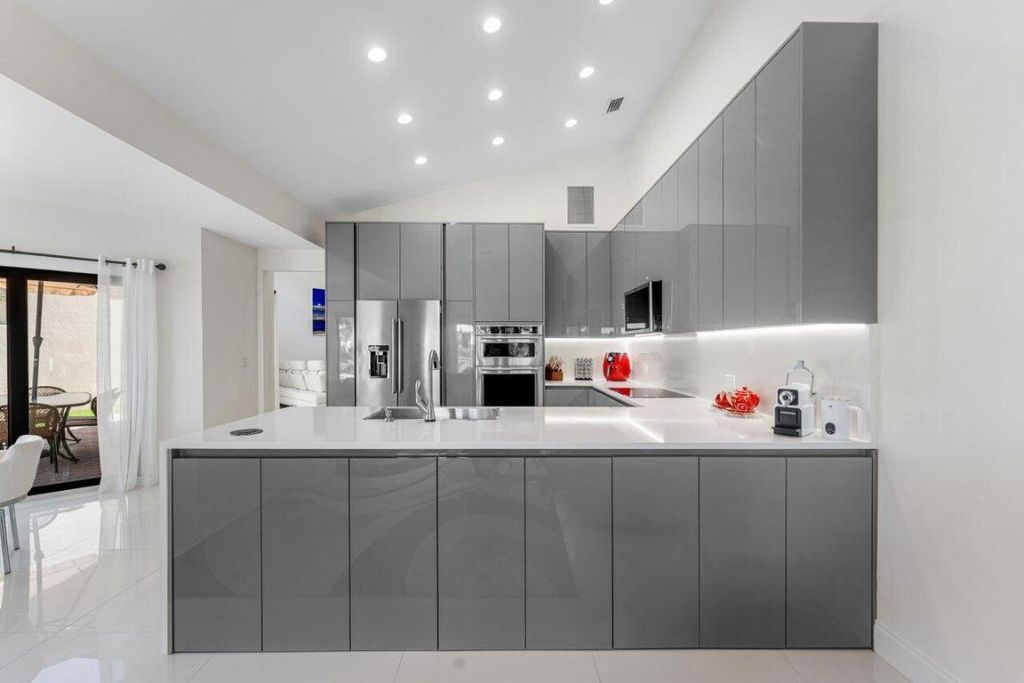 Image 15 of property listing at 23419 Mirabella Circle S, Boca Raton, FL 33433