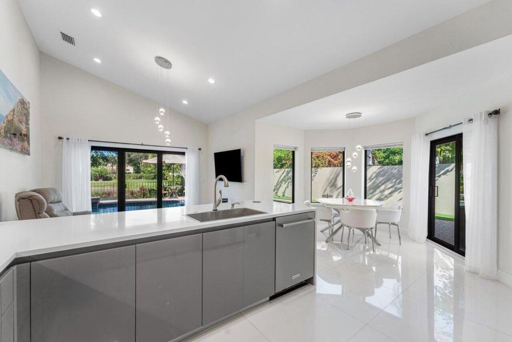 Image 18 of property listing at 23419 Mirabella Circle S, Boca Raton, FL 33433