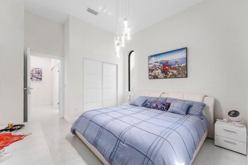 Image 24 of property listing at 23419 Mirabella Circle S, Boca Raton, FL 33433