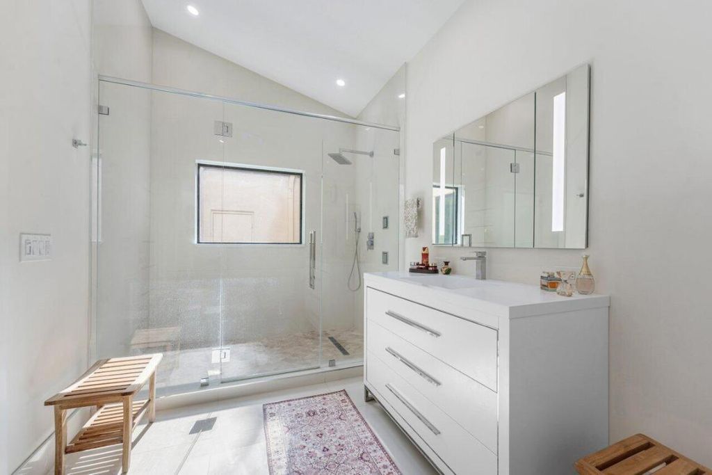 Image 32 of property listing at 23419 Mirabella Circle S, Boca Raton, FL 33433