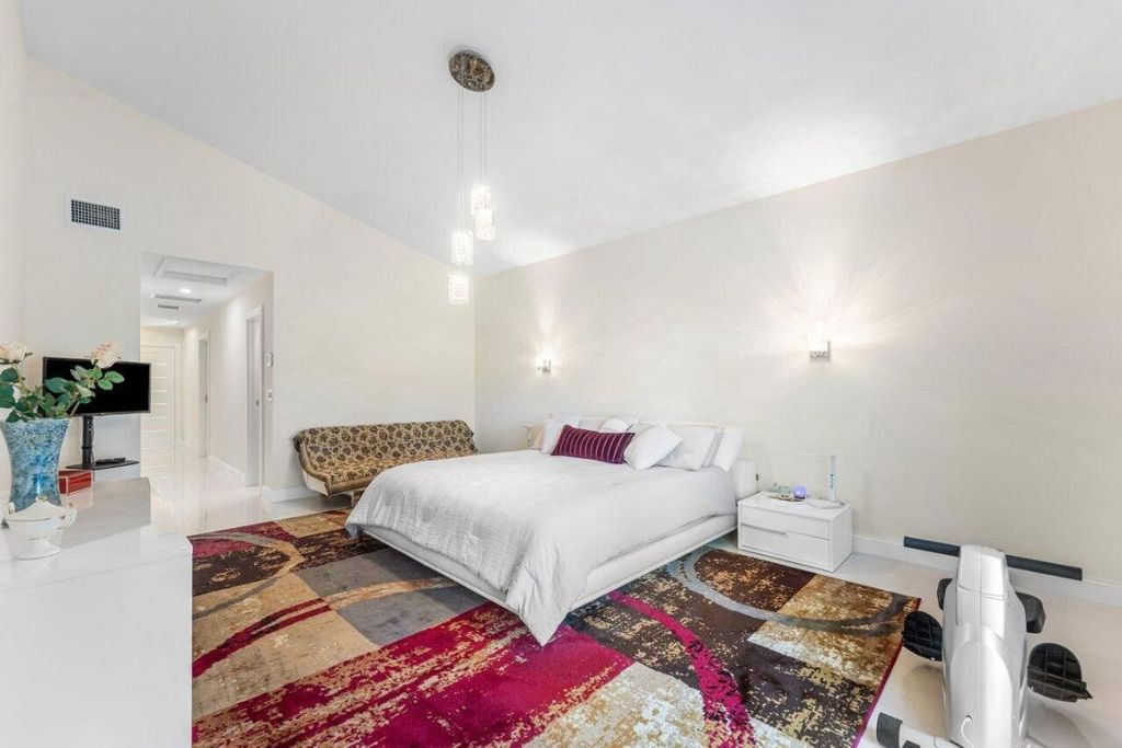 Image 35 of property listing at 23419 Mirabella Circle S, Boca Raton, FL 33433