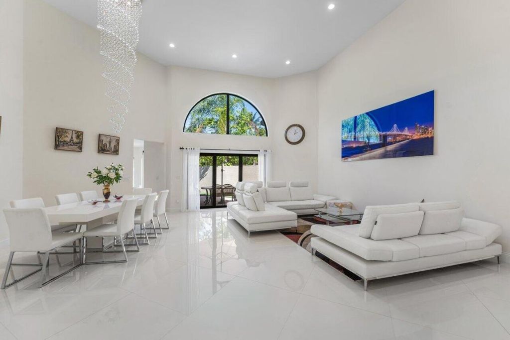 Image 5 of property listing at 23419 Mirabella Circle S, Boca Raton, FL 33433