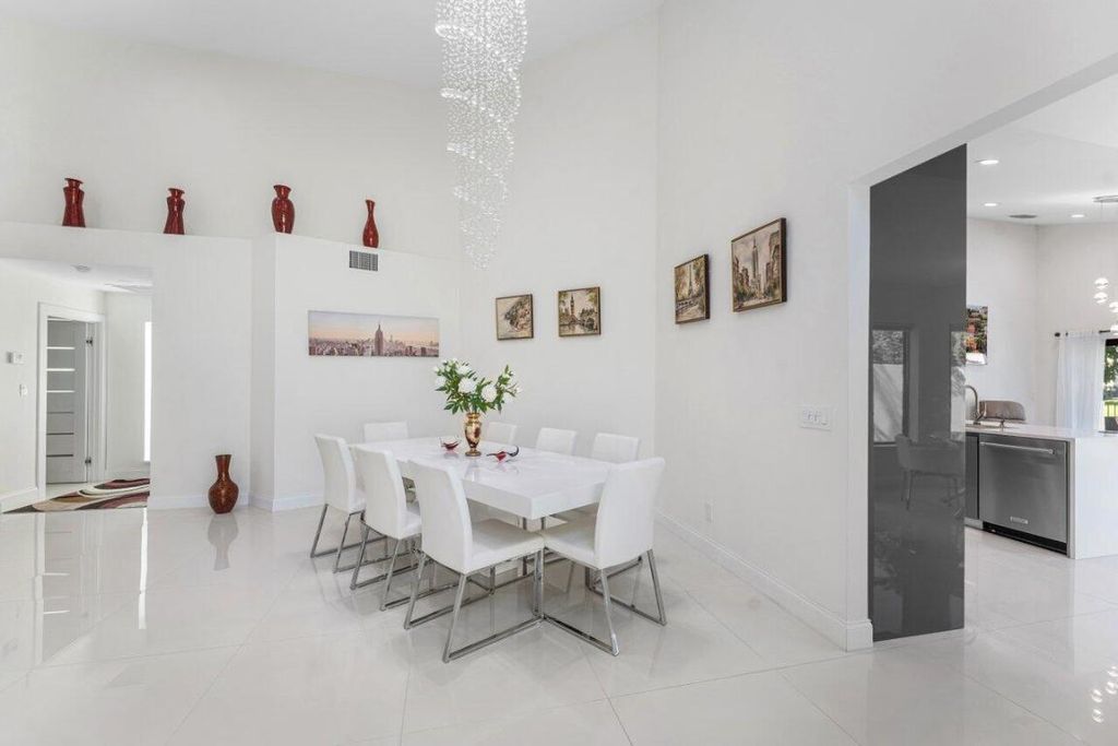 Image 6 of property listing at 23419 Mirabella Circle S, Boca Raton, FL 33433