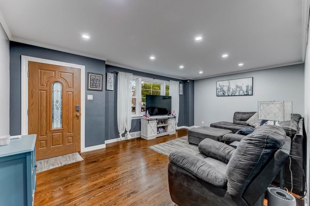 9116 S 53rd Court, Oak Lawn, IL 60453