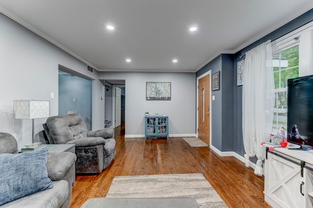 9116 S 53rd Court, Oak Lawn, IL 60453