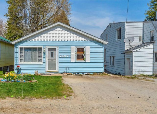 7226 Lakeview Drive, Lexington, MI 48450