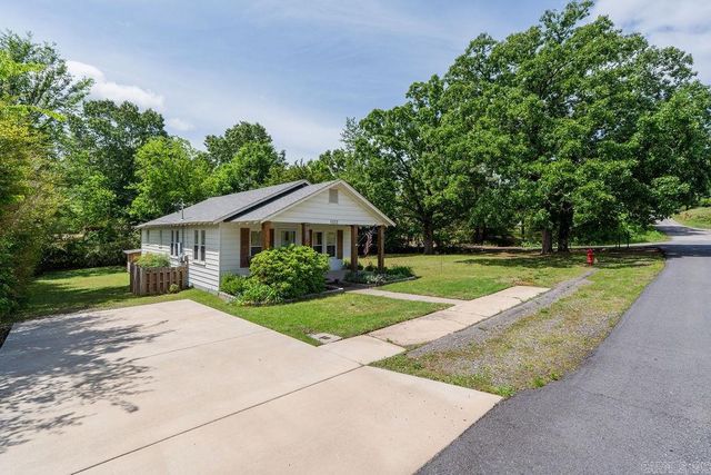 1323 W Searcy Street, Heber Springs, AR 72543