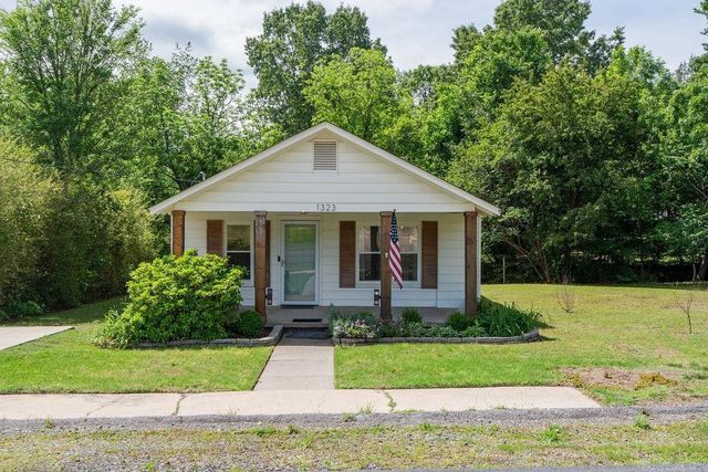1323 W Searcy Street, Heber Springs, AR 72543