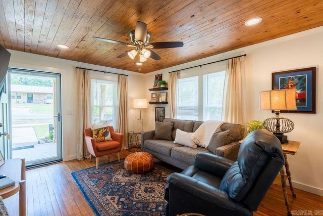 1323 W Searcy Street, Heber Springs, AR 72543