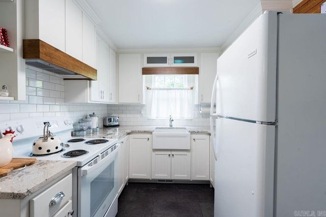 1323 W Searcy Street, Heber Springs, AR 72543