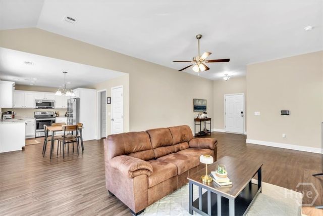 203 Bull Street, Glennville, GA 30427