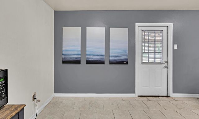 112 New Acres Drive, Hewitt, TX 76643