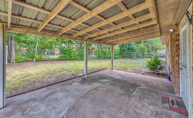 112 New Acres Drive, Hewitt, TX 76643