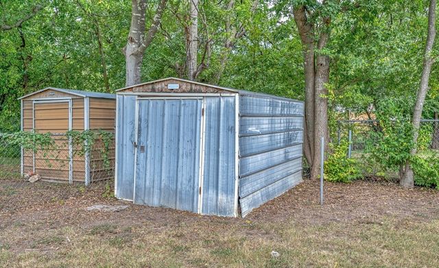 112 New Acres Drive, Hewitt, TX 76643