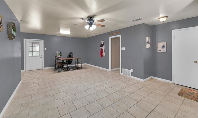 112 New Acres Drive, Hewitt, TX 76643