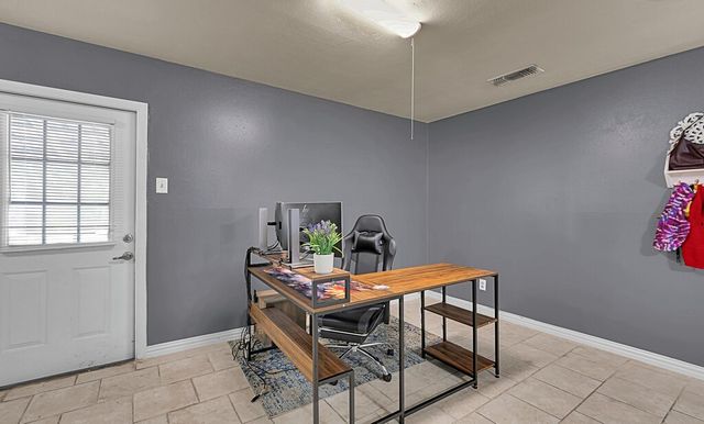 112 New Acres Drive, Hewitt, TX 76643