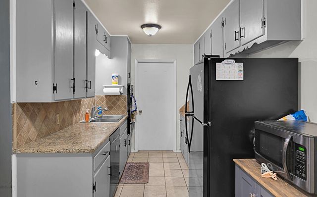 112 New Acres Drive, Hewitt, TX 76643