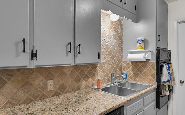 112 New Acres Drive, Hewitt, TX 76643