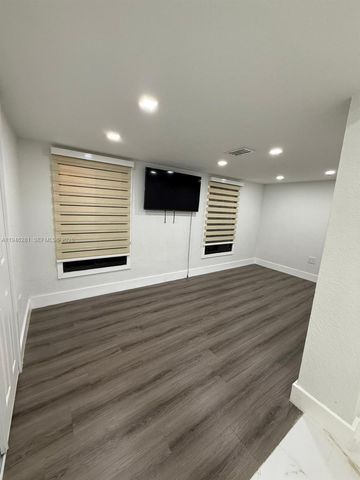 10460 SW 26th Ter, Miami, FL 33165