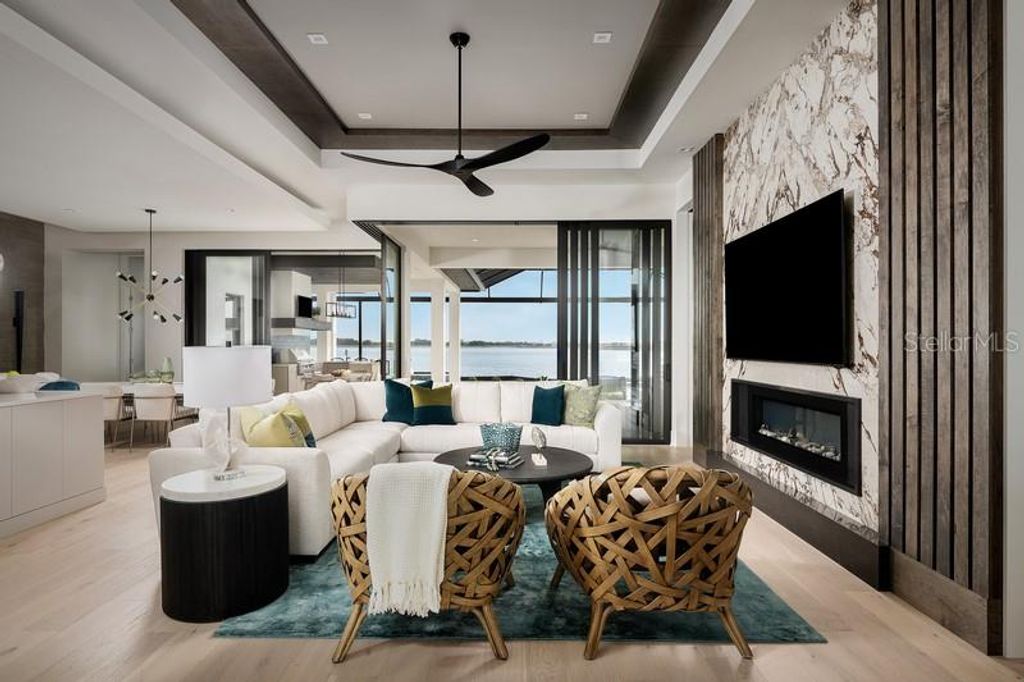 Image 14 of property listing at 14047 LAKE PRICE DRIVE, Orlando, FL 32826