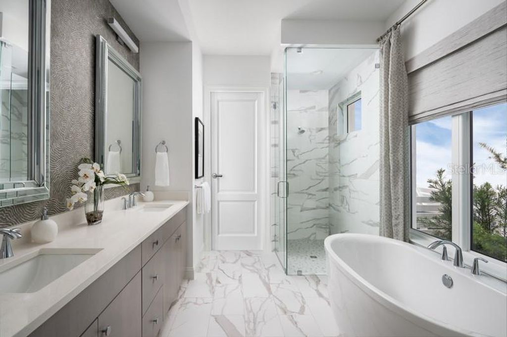 Image 19 of property listing at 14047 LAKE PRICE DRIVE, Orlando, FL 32826