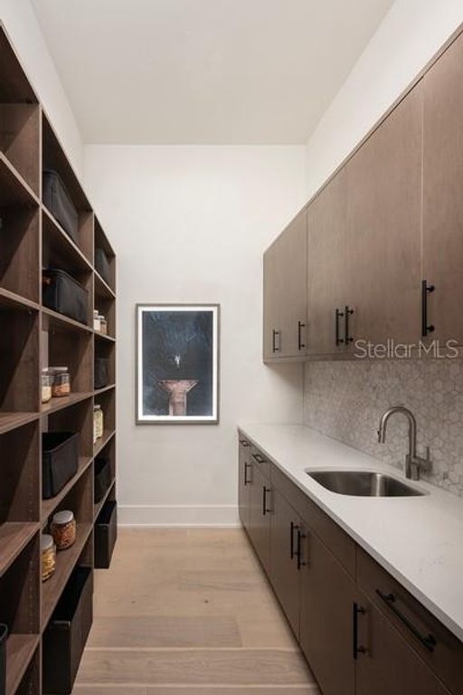 Image 27 of property listing at 14047 LAKE PRICE DRIVE, Orlando, FL 32826