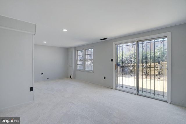 12346 WOODLAWN CT, Woodbridge, VA 22192