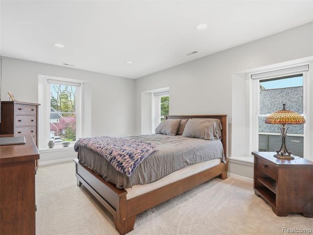 7475 Pinehurst Circle, Bloomfield Hills, MI 48301